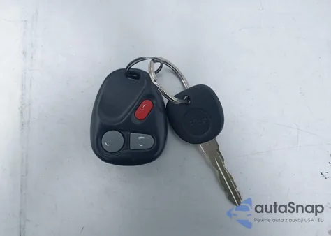 2001 Chevrolet Silverado 1500 Ls z USA, uszkodzony, nr VIN 2GCEC19V811144080